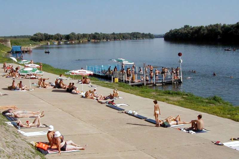 Slavonski Brod - �etali�te kraj Save